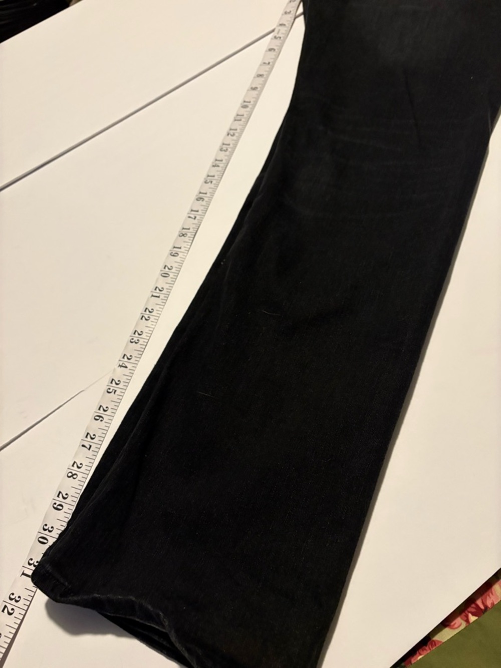 GUESS Men's Black Slim Straight Jeans, has subtle whiskering, Sz 32. - Picture 7 of 8
